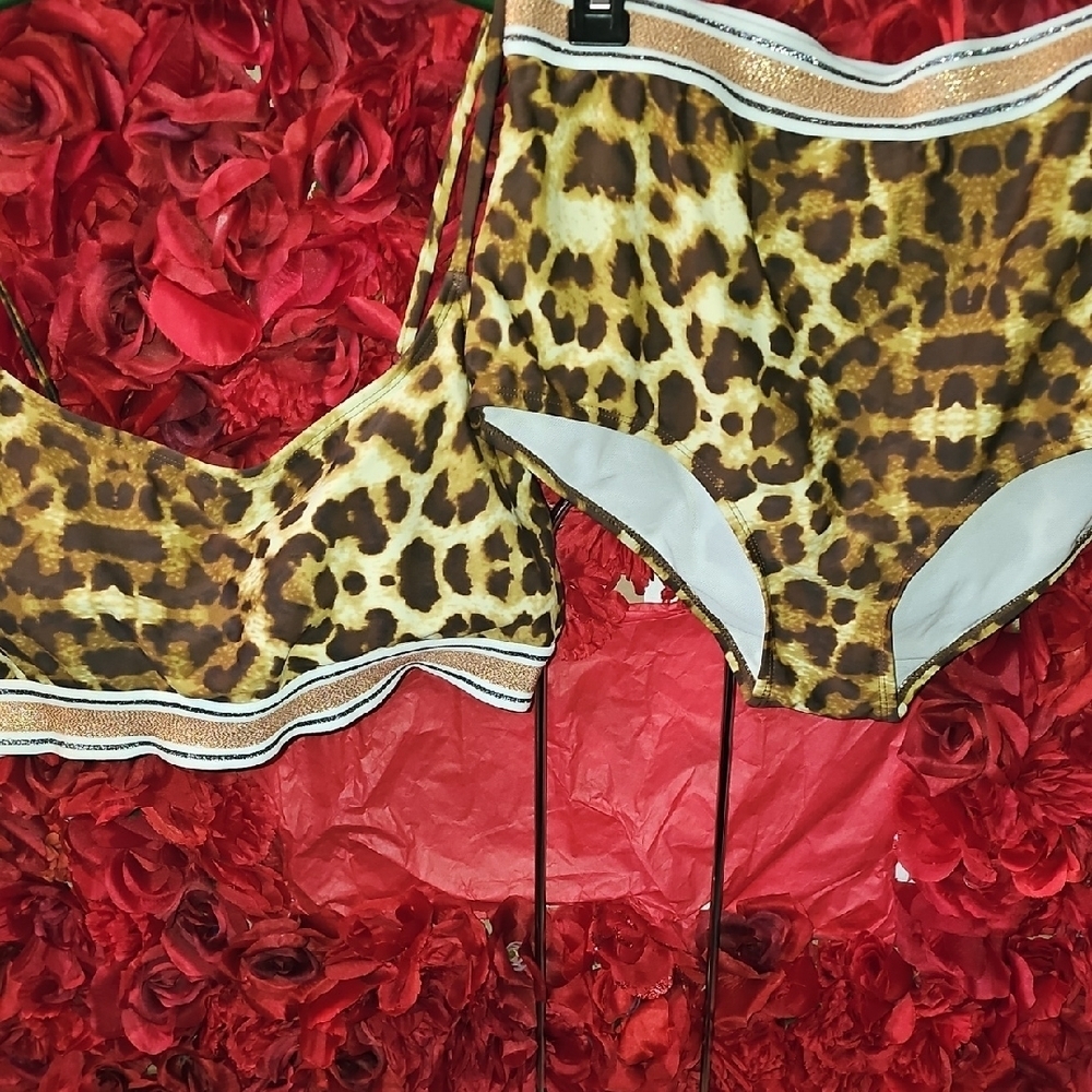 Women's NWOT Leopard Print Brown and White Swim Suit Size Xlarge